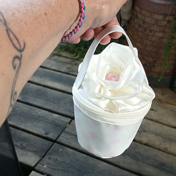 NWOT Cute Little Sweetheart Cupcake Bag 🌼 - Picture 3 of 12